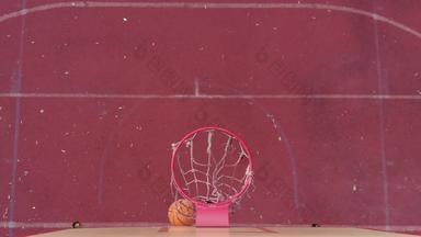 高前角篮球篮板橙色球干净利落地打击篮子分数户外法院